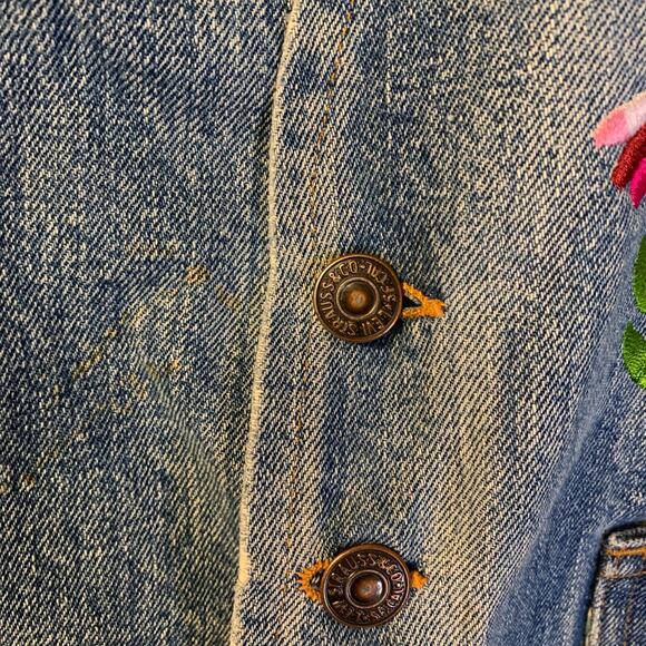 Vintage Levi's Women's Fresh Produce Denim Vest Size L Floral Embroidery Boho - Picture 4 of 13